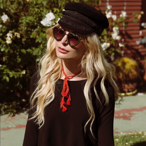 Follow me @thejennievee on IG - Picture 3 of 4